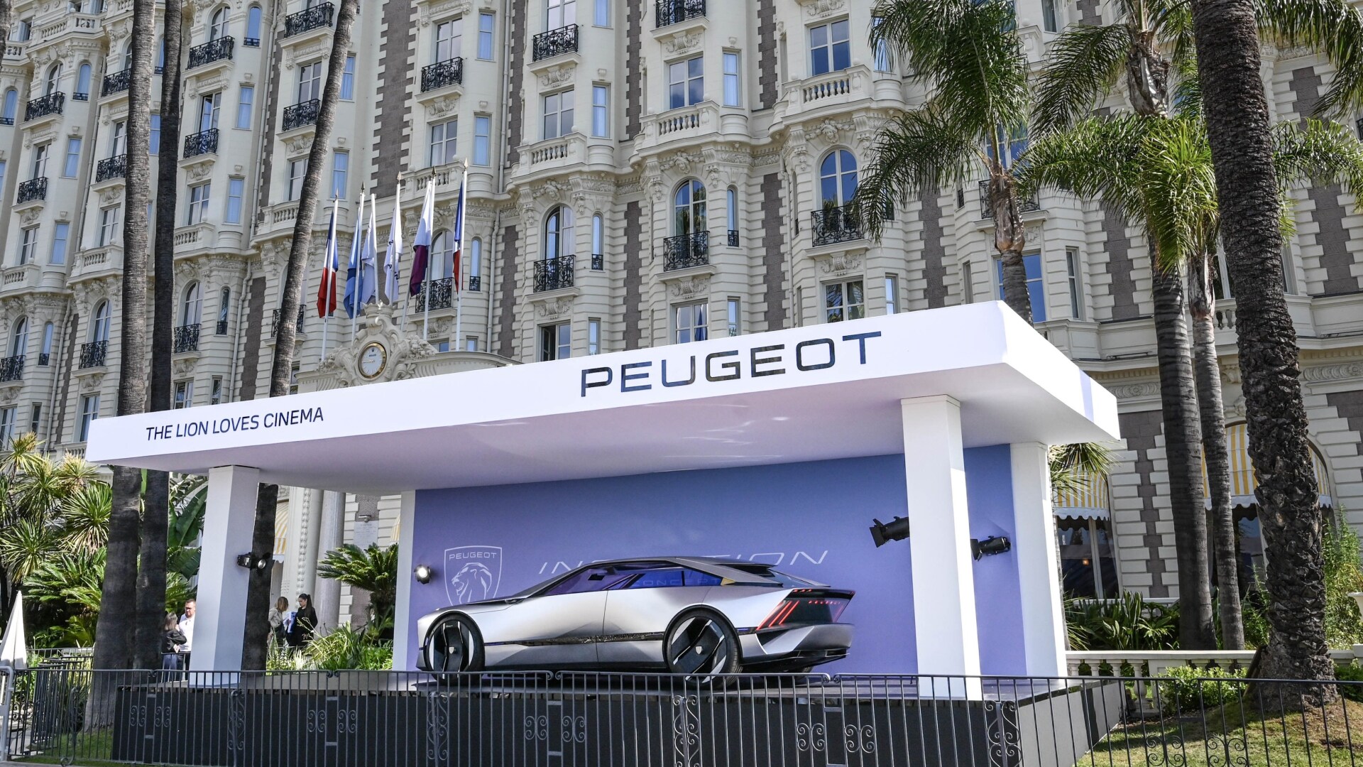 Carro conceitual PEUGEOT Inception no Festival de Cannes