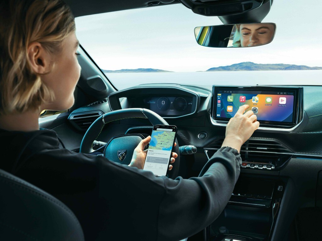 Novo PEUGEOT E-208 Serviços conectados