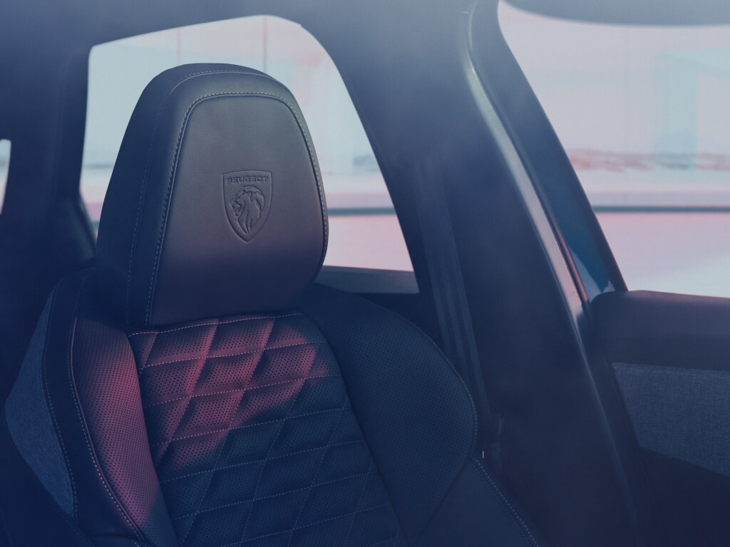 Novo PEUGEOT 3008 PLUG-IN HYBRID com bancos AGR aquecidos
