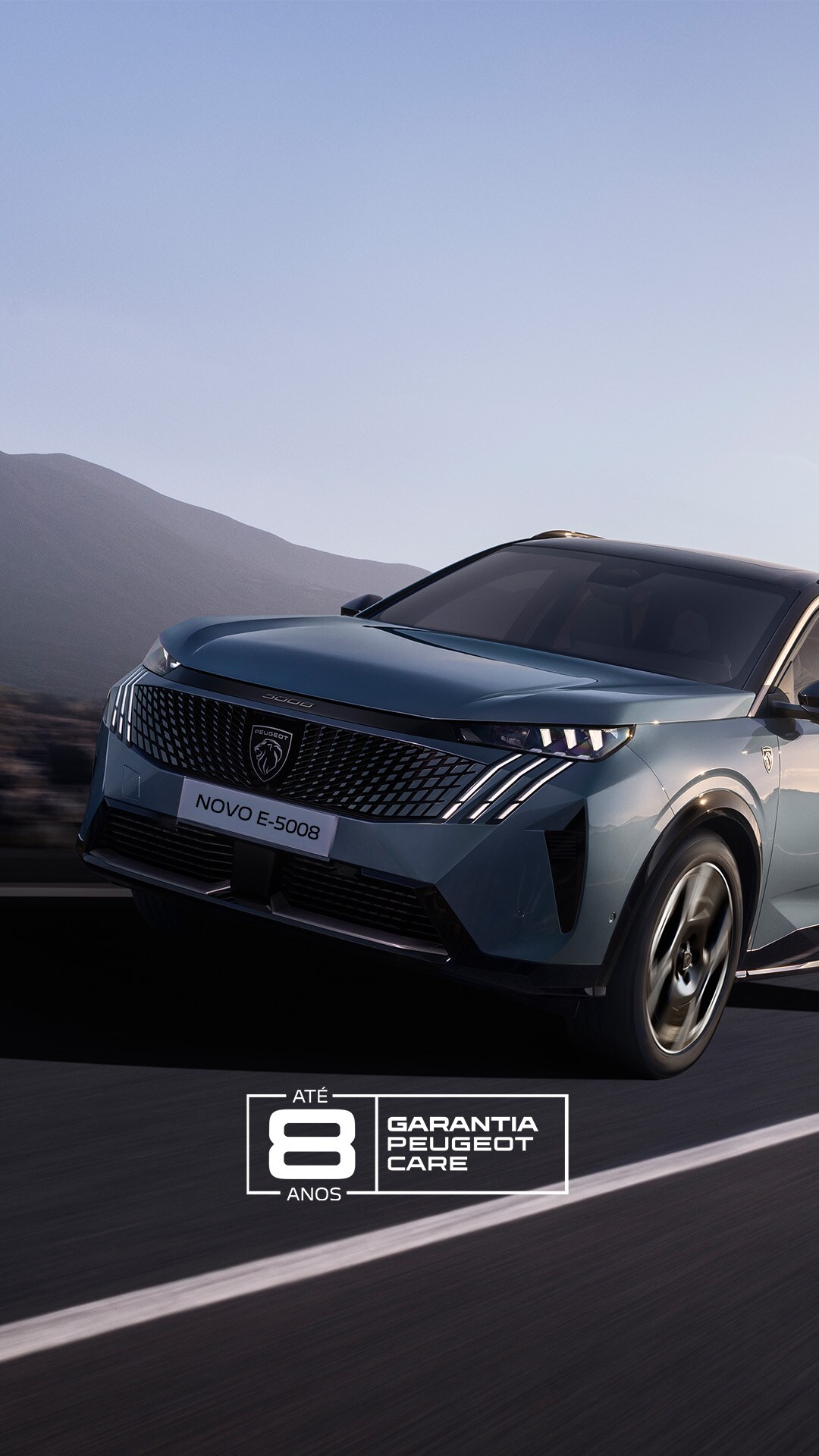 PEUGEOT E-5008 front view