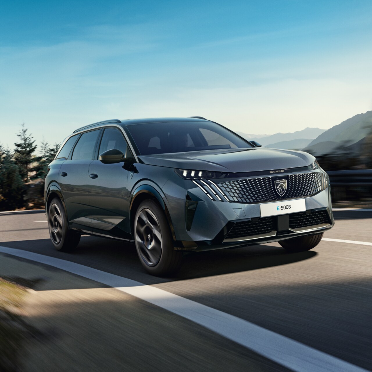 PEUGEOT E-5008 Dual Motor vista frontal