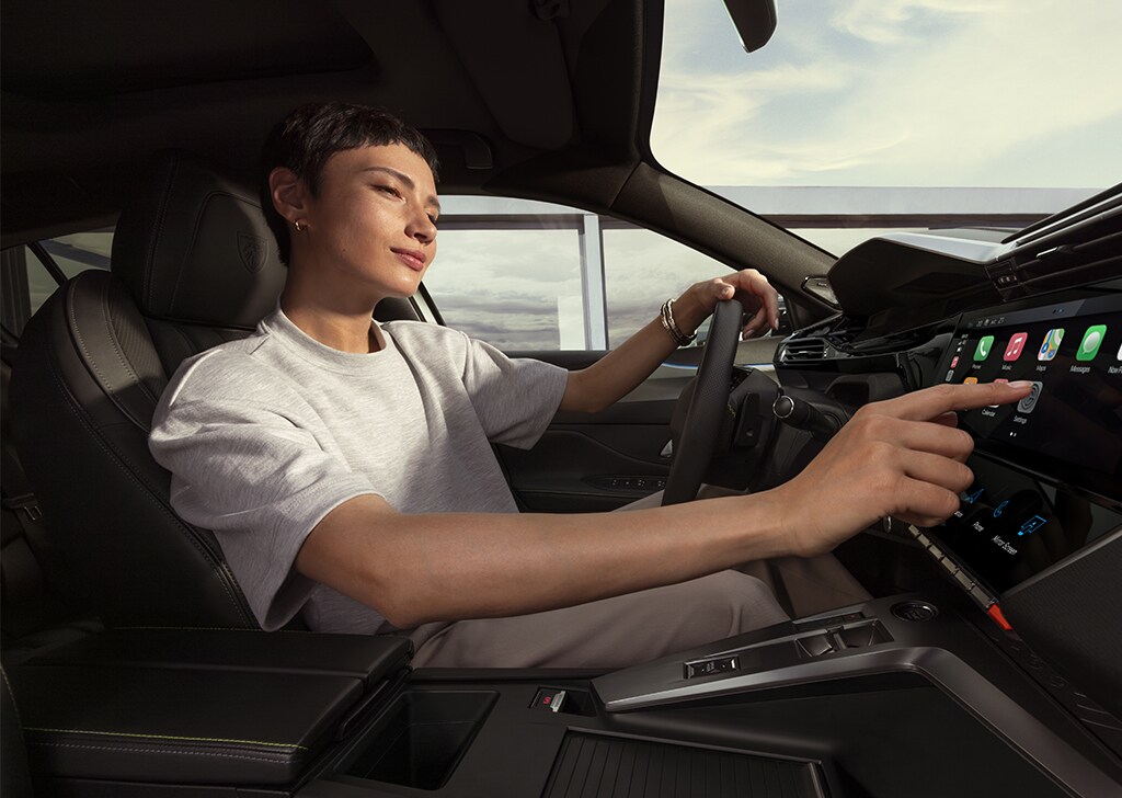 Serviços conectados do novo PEUGEOT E-408