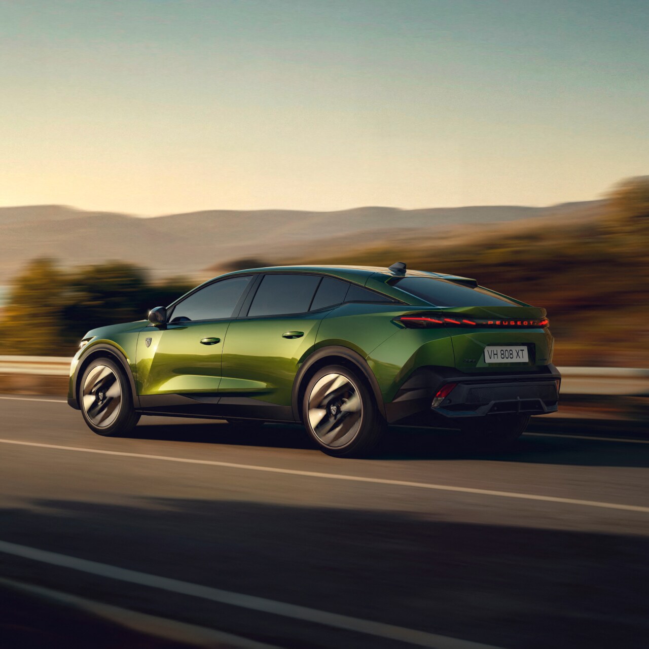 vista frontal do PEUGEOT 408 Hybrid