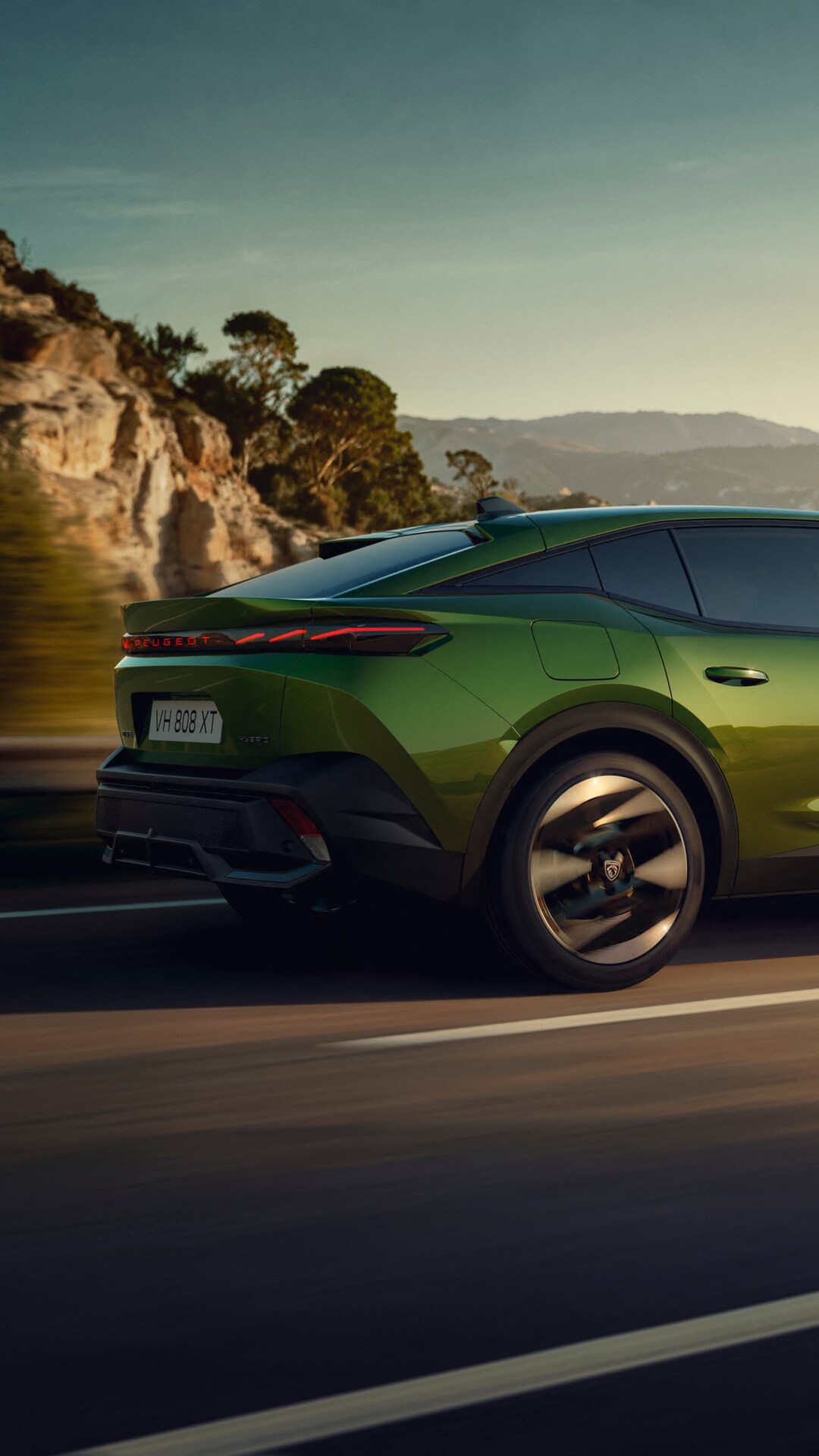 Traseira do novo PEUGEOT 408 Hybrid